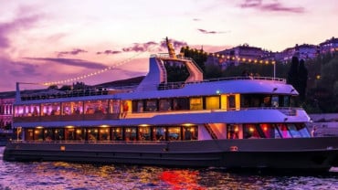 Bosphorus Luxury Dinner Cruise with Entertainment