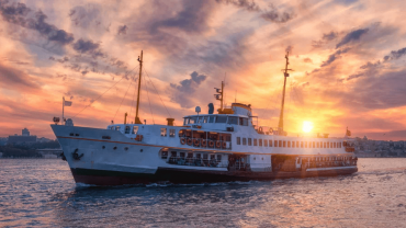 Bosphorus Luxury Dinner Cruise with Entertainment
