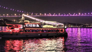 İstanbul: Boğaz'da Yemekli Tekne Turu & Türk Gecesi