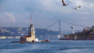 إسطنبول: رحلة بحرية لمدة يوم كامل على مضيق البوسفور والبحر الأسود مع وجبة غداء