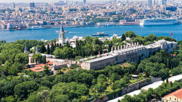 Istanbul: Topkapi Palace-Harem, Basilica Cistern, Blue Mosque, Hagia Sophia, Live Guide & Lunch